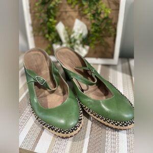 Sandaaltje Dries Van Noten
Sandaaltje slip on groen lederen